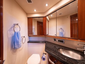2010 SEA RAY 580 Sedan Bridge - photo 46