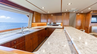 2016 VIKING 80 Convertible - photo 12