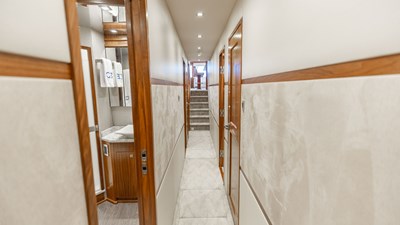 2016 VIKING 80 Convertible - photo 17