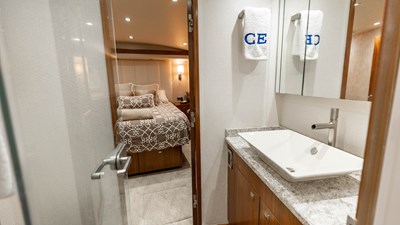 2016 VIKING 80 Convertible - photo 21