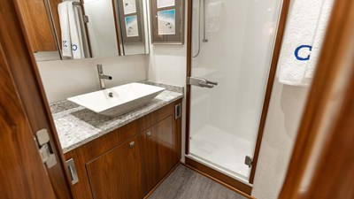 2016 VIKING 80 Convertible - photo 22