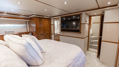 2016 VIKING 80 Convertible - photo 23