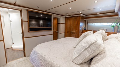 2016 VIKING 80 Convertible - photo 26