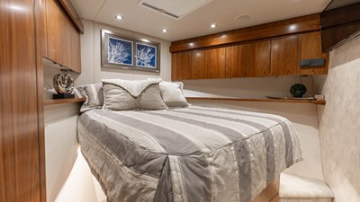 2016 VIKING 80 Convertible - photo 30