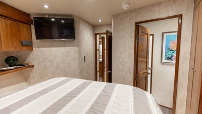 2016 VIKING 80 Convertible - photo 31