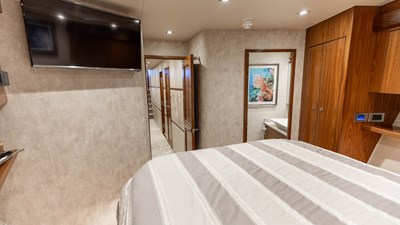 2016 VIKING 80 Convertible - photo 32