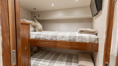 2016 VIKING 80 Convertible - photo 34