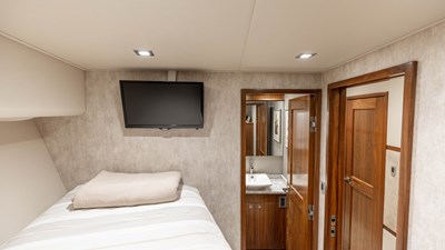 2016 VIKING 80 Convertible - photo 35