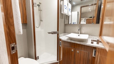 2016 VIKING 80 Convertible - photo 36