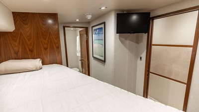 2016 VIKING 80 Convertible - photo 38