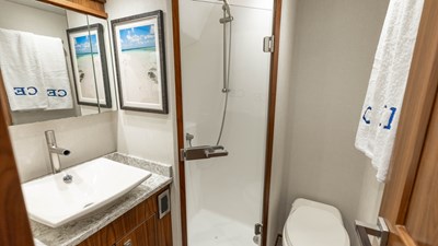 2016 VIKING 80 Convertible - photo 39