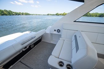 2019 REGAL 35 Sport Coupe - photo 16