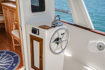 1989 OFFSHORE YACHTS Sedan - photo 12