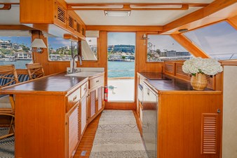 1989 OFFSHORE YACHTS Sedan - photo 20