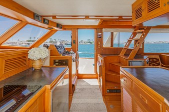 1989 OFFSHORE YACHTS Sedan - photo 23