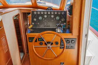 1989 OFFSHORE YACHTS Sedan - photo 24