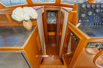 1989 OFFSHORE YACHTS Sedan - photo 25