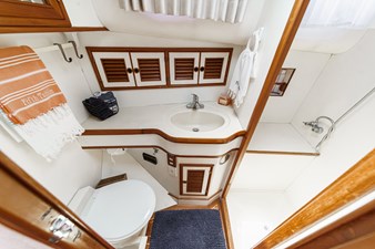 1989 OFFSHORE YACHTS Sedan - photo 27