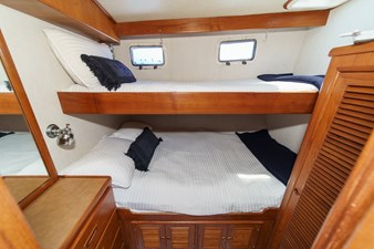 1989 OFFSHORE YACHTS Sedan - photo 28