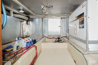 1989 OFFSHORE YACHTS Sedan - photo 33