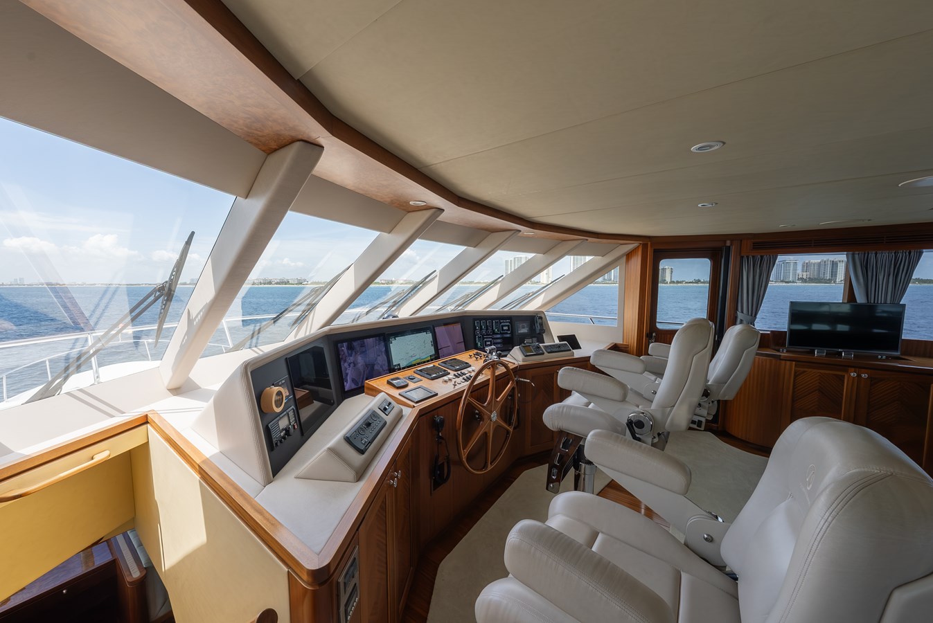 90' Ocean Alexander 