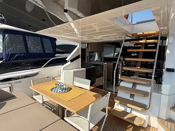 2025 FERRETTI YACHTS 580
