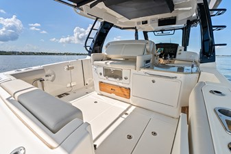 2023 BOSTON WHALER 350 Realm - photo 7