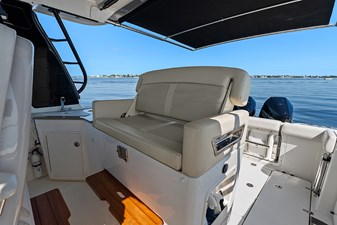 2023 BOSTON WHALER 350 Realm - photo 17