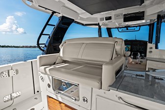 2023 BOSTON WHALER 350 Realm - photo 19