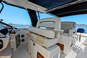 2023 BOSTON WHALER 350 Realm - photo 26