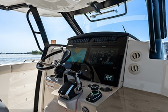 2023 BOSTON WHALER 350 Realm - photo 28