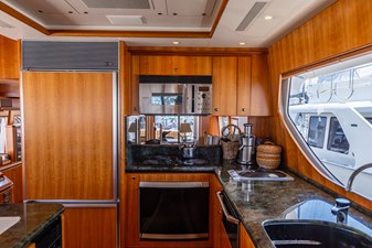 2005 WEST BAY 86 Raised Pilothouse  - photo 25