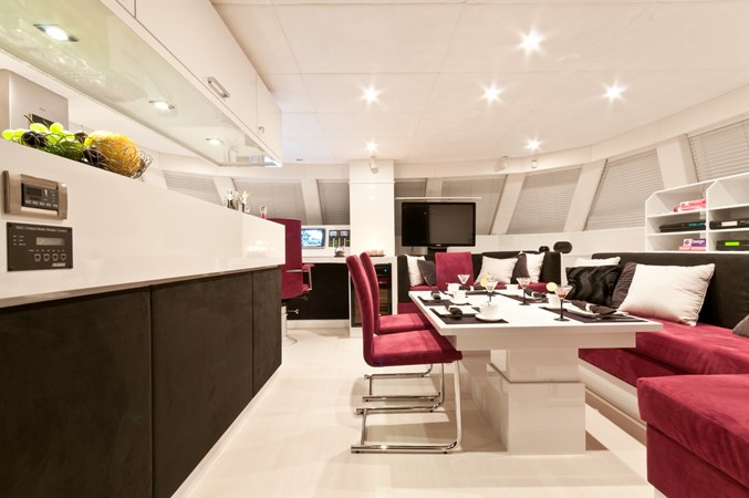 2011 SUNREEF YACHTS