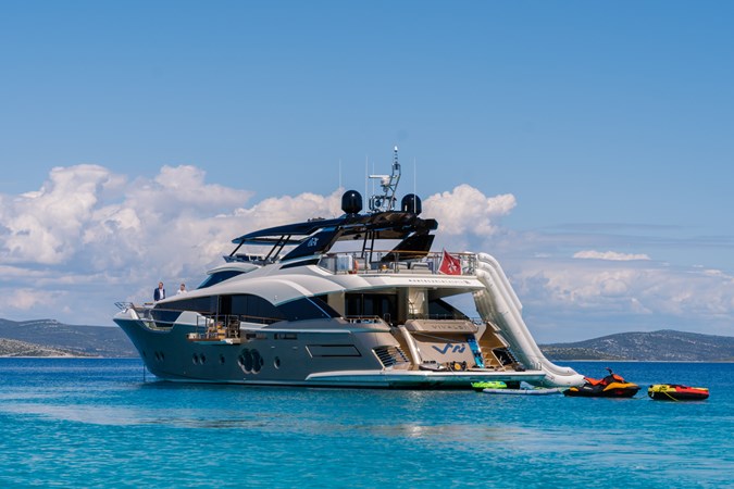 2018 MONTE CARLO YACHTS MCY96