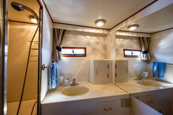 1989 OCEAN ALEXANDER 42 - photo 49