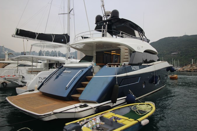 2012 MONTE CARLO YACHTS MCY 76