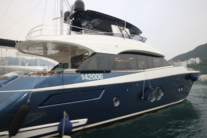 2012 MONTE CARLO YACHTS MCY 76