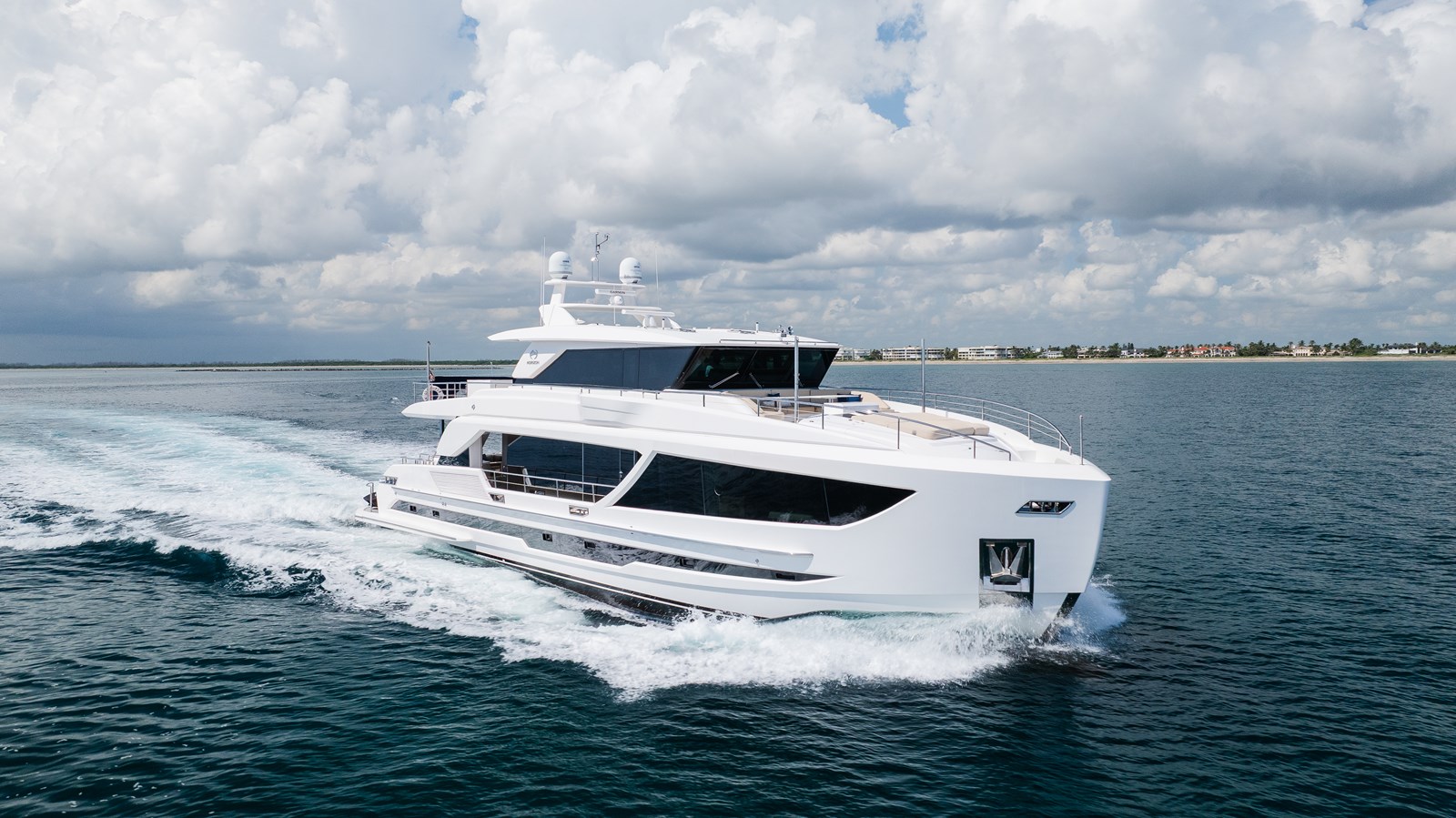 AQUA LIFE — 2020 · 90.49' · 5 Cabins · Pre-Owned