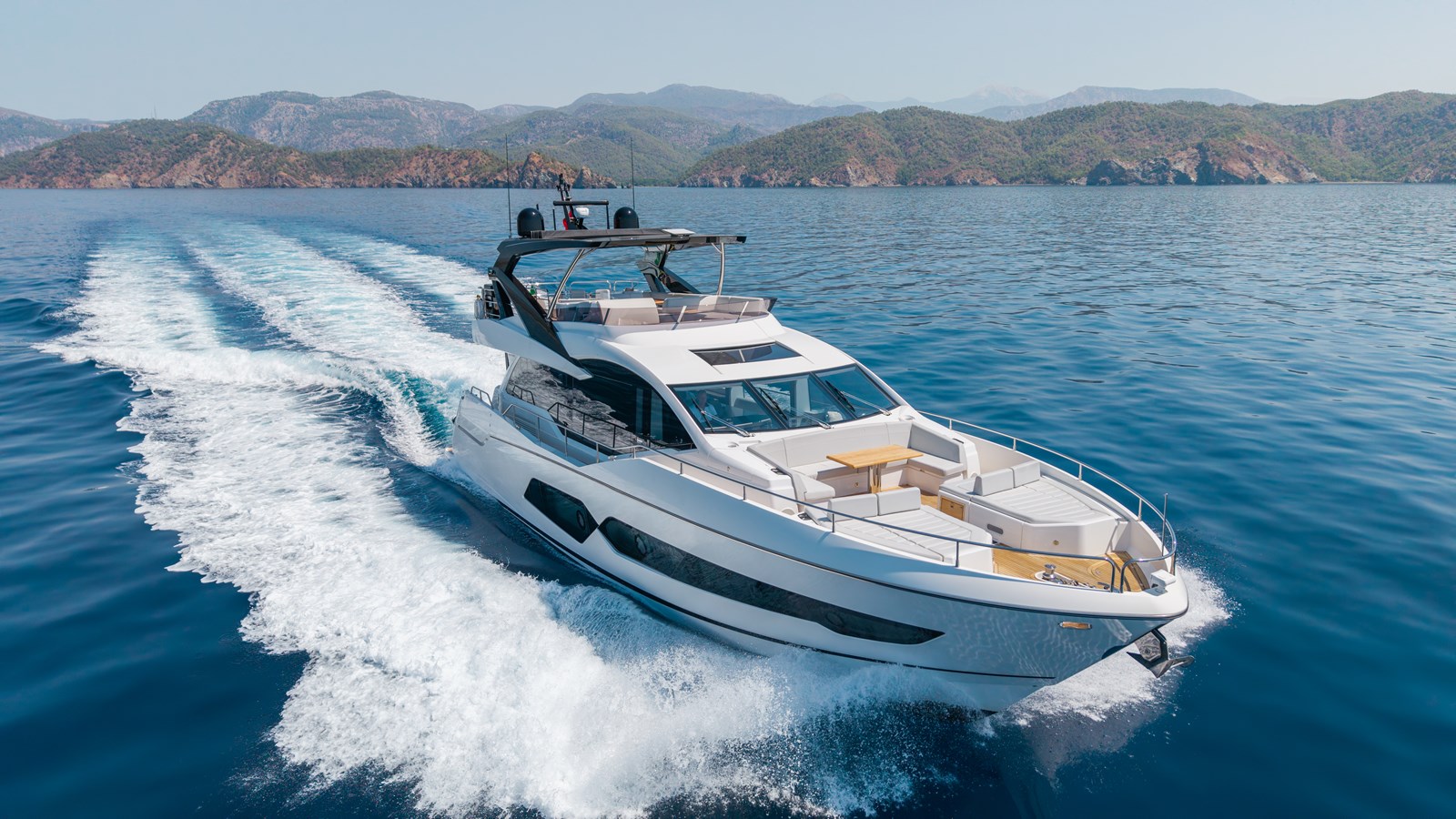 2024 Sunseeker 76 YACHT