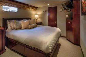 1998 BROWARD Pilothouse - photo 12