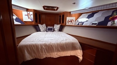 1990 VIKING 55 Motor Yacht - photo 14