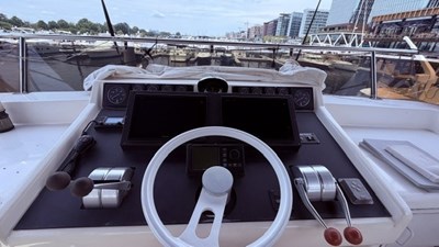 1990 VIKING 55 Motor Yacht - photo 23