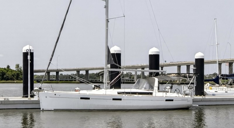 2013 BENETEAU Oceanis 45 yacht for sale