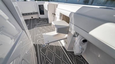 2022 INTREPID 375 Nomad SE - photo 25
