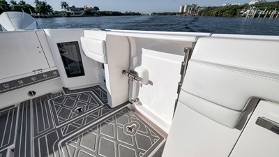 2022 INTREPID 375 Nomad SE - photo 26