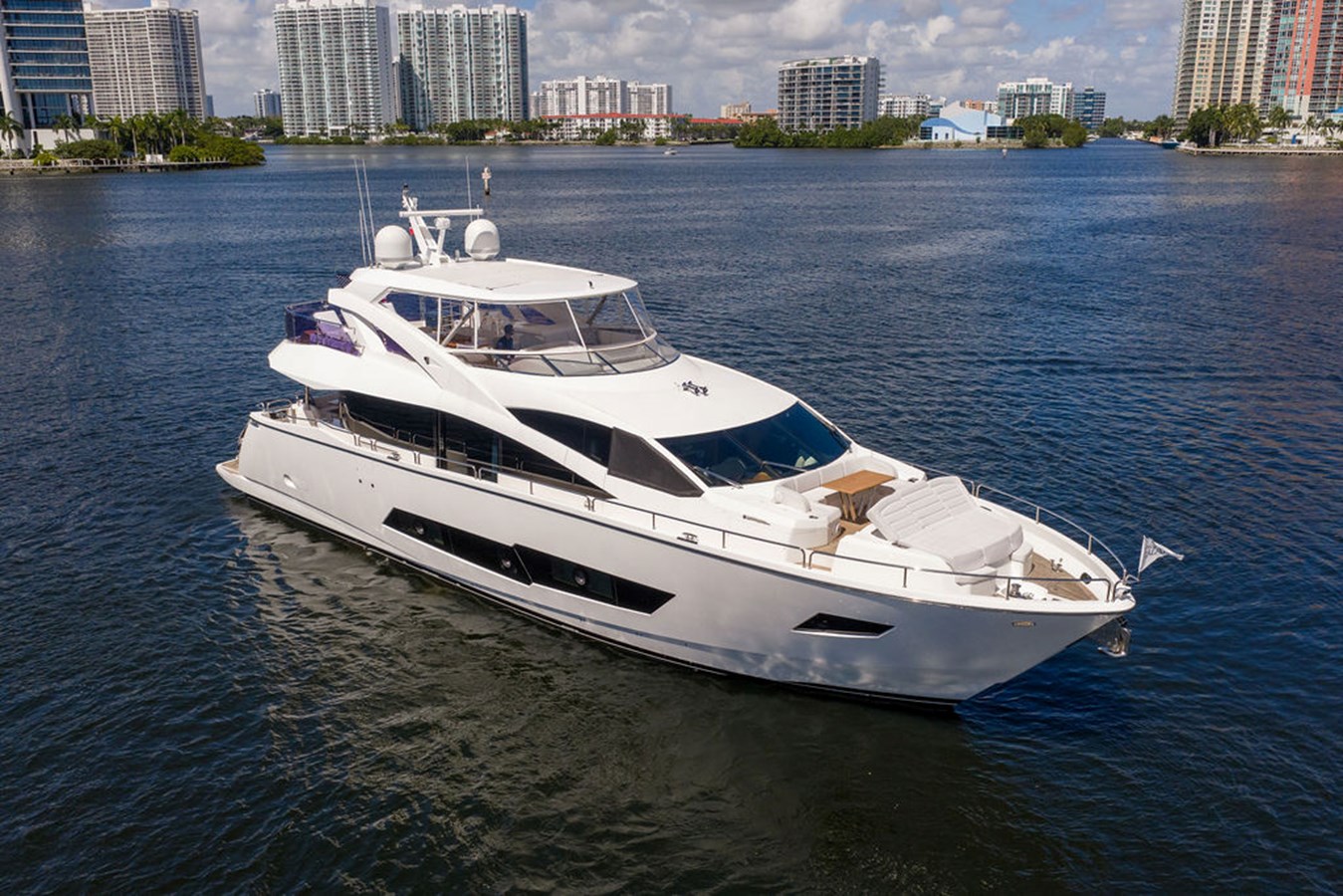 2019 Sunseeker 86 YACHT