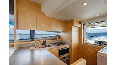 2012 FERRETTI YACHTS 62 FLY - photo 19
