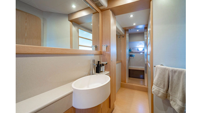 2012 FERRETTI YACHTS 62 FLY - photo 43