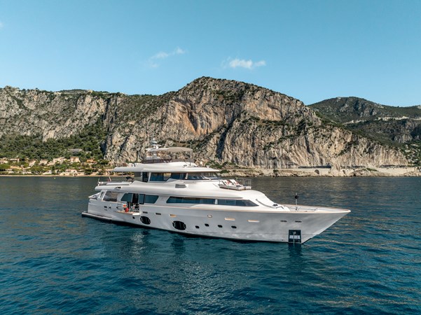 2013 CUSTOM LINE  yacht for sale