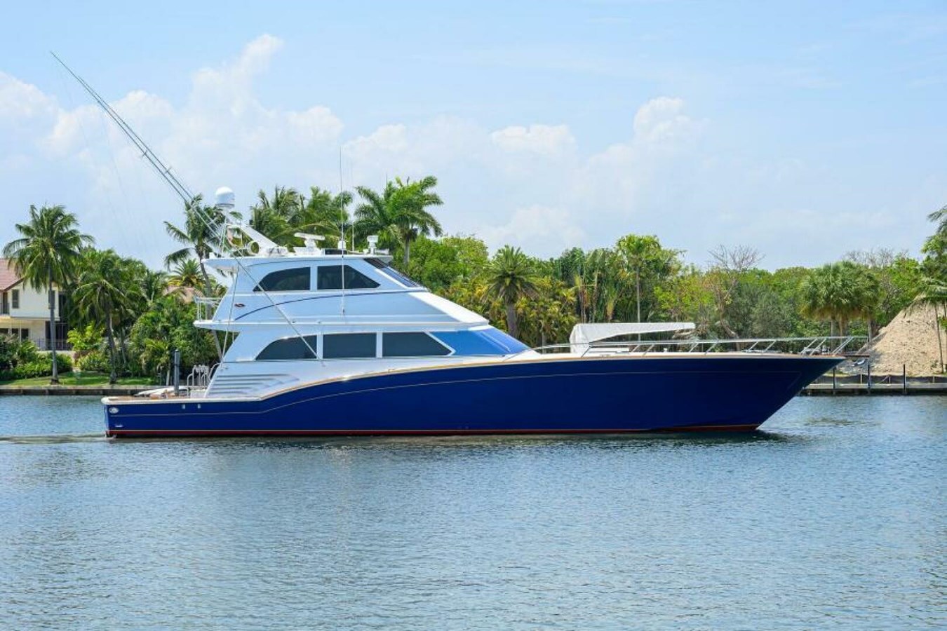 Junior luxury motor yacht